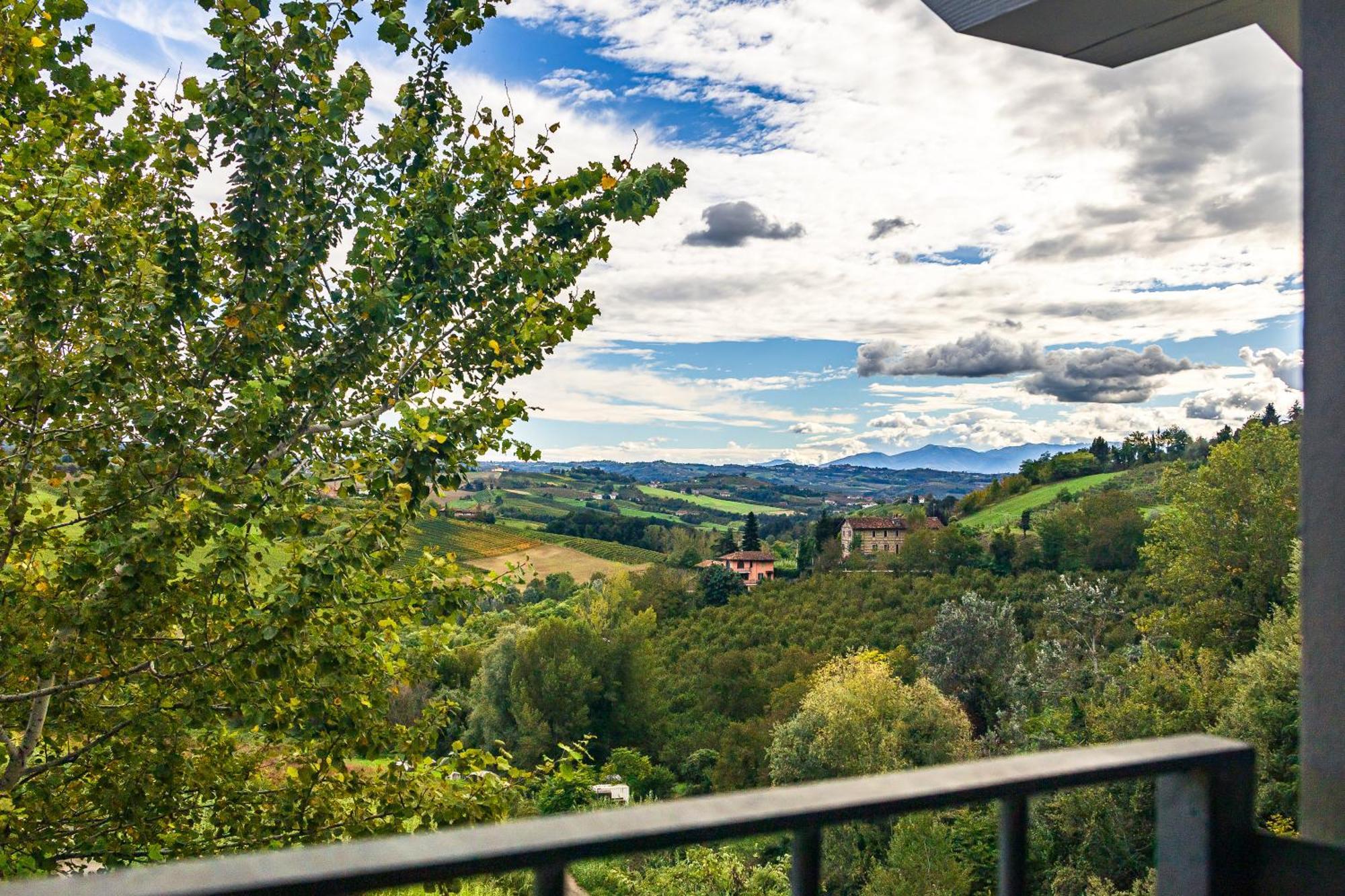 Готель Charming Barolo Wine Loft Монфорте-д'Альба Екстер'єр фото